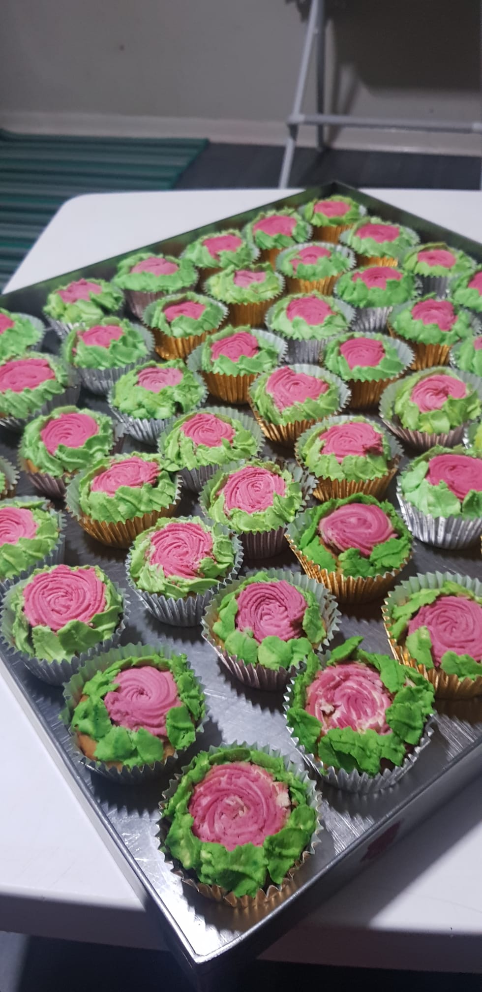 Vanilla Fresh Cream Flower Cupcake - Image 1